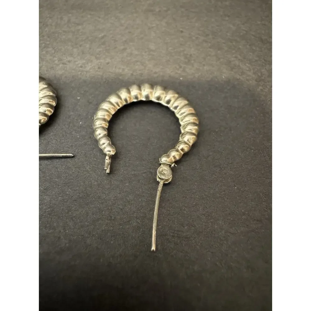 Ribbed Hoop Earrings sterling Silver 925 Round Hinged Closure No Stone